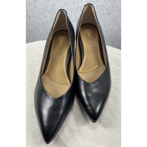 Vionic Josie Black Pumps Kitten Heel Pointed Toe Women's Size 7.5 - Picture 2 of 12
